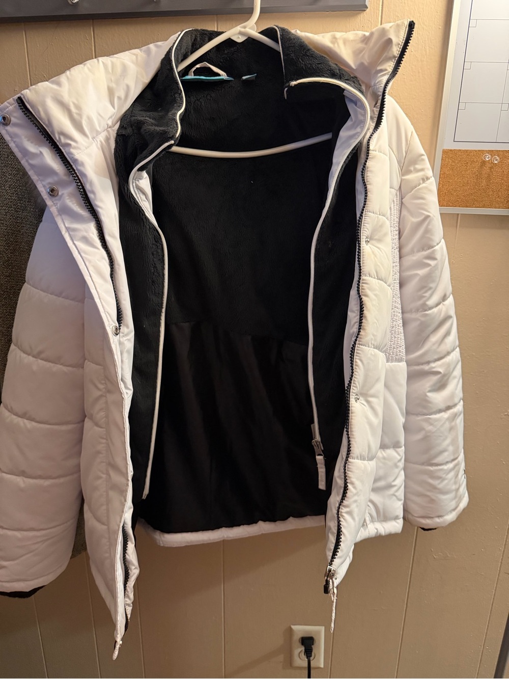 Free Country White Puffer Jacket with Black Lining with flux fur on collar